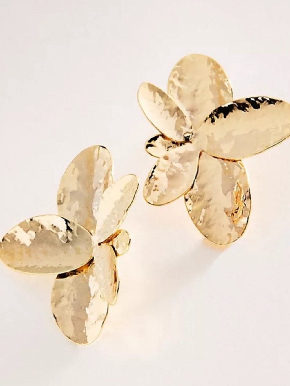 New! Gold Large Floral Post Earrings (3044) NWOT